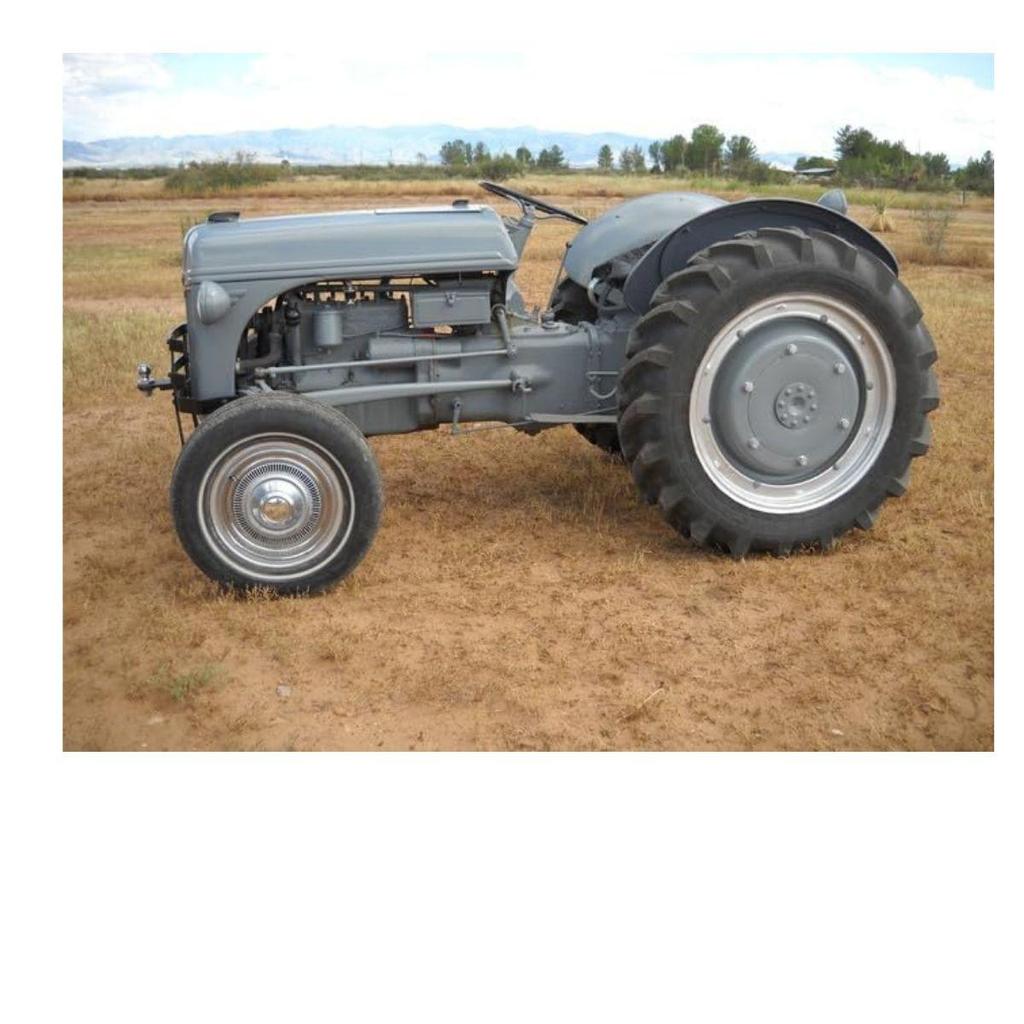 Left-Side Tractor Headlight Assembly 12V – Compatible with Ford 2N, 9N, 8N, NAA, 600, 800 Series – Grey Color Complete Lamp with Bulb