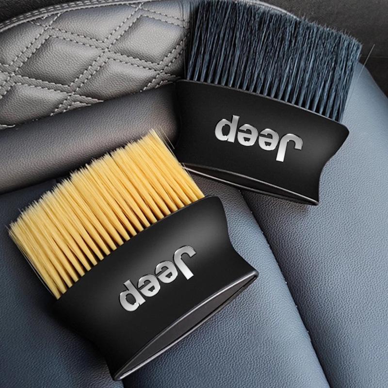 1Pcs Dust Removal Brush Car Air Vent Cleaning Dusting Collector For Jeep Grand Cherokee Wrangler JK Gladiator Compass Renegade AKW1