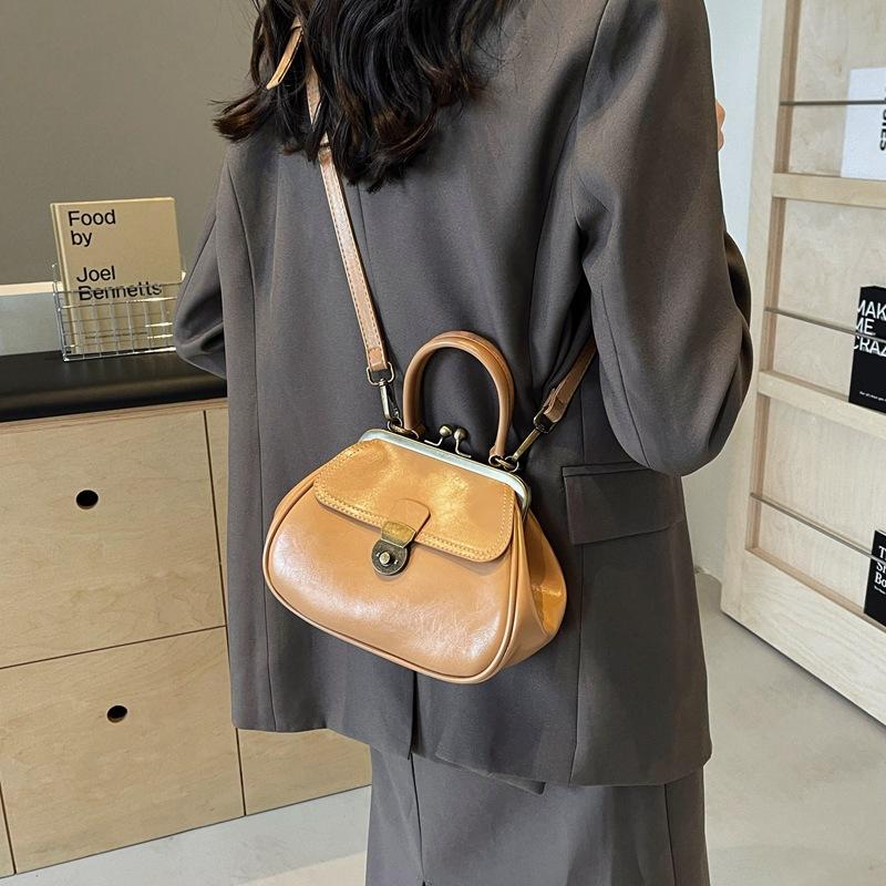 High Quality Handbag for Women 2024 New Retro and Fashionable Single Shoulder Shell Bag Niche Clip Crossbody Bag