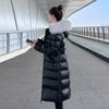 Черная золотая пуховая куртка женская длинная до колена приталенная стройнящая утолщенная с большим меховым воротником корейский стиль хлопковая куртка