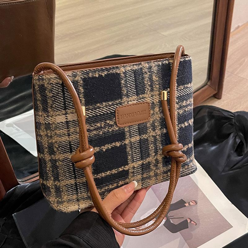 Популярные в этом году шерстяные плетеные сумки для женщин, модные модные сумки-тоут для женщин, сумки-ведра высокого класса Sense Niche