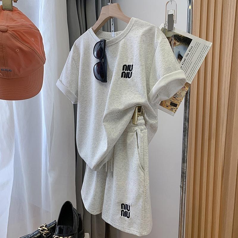 Летний комплект с короткими рукавами, женский повседневный спортивный наряд, удобный свободный уличный стиль, модный комплект из двух предметов