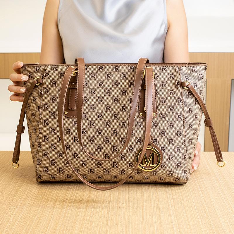 Light Luxury French Large Capacity Women's Tote Bag Business Commuter Checkerboard Shoulder Bag Retro Trendy Set Up Bag
