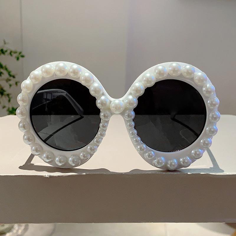 Non-polarized Retro Round Shades Women Chic White Pearl Decor Sunglasses Original Brand High Quality Vacation Beach Sun Glasses