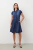 Джинсовое платье на пуговицах с поясом, синее