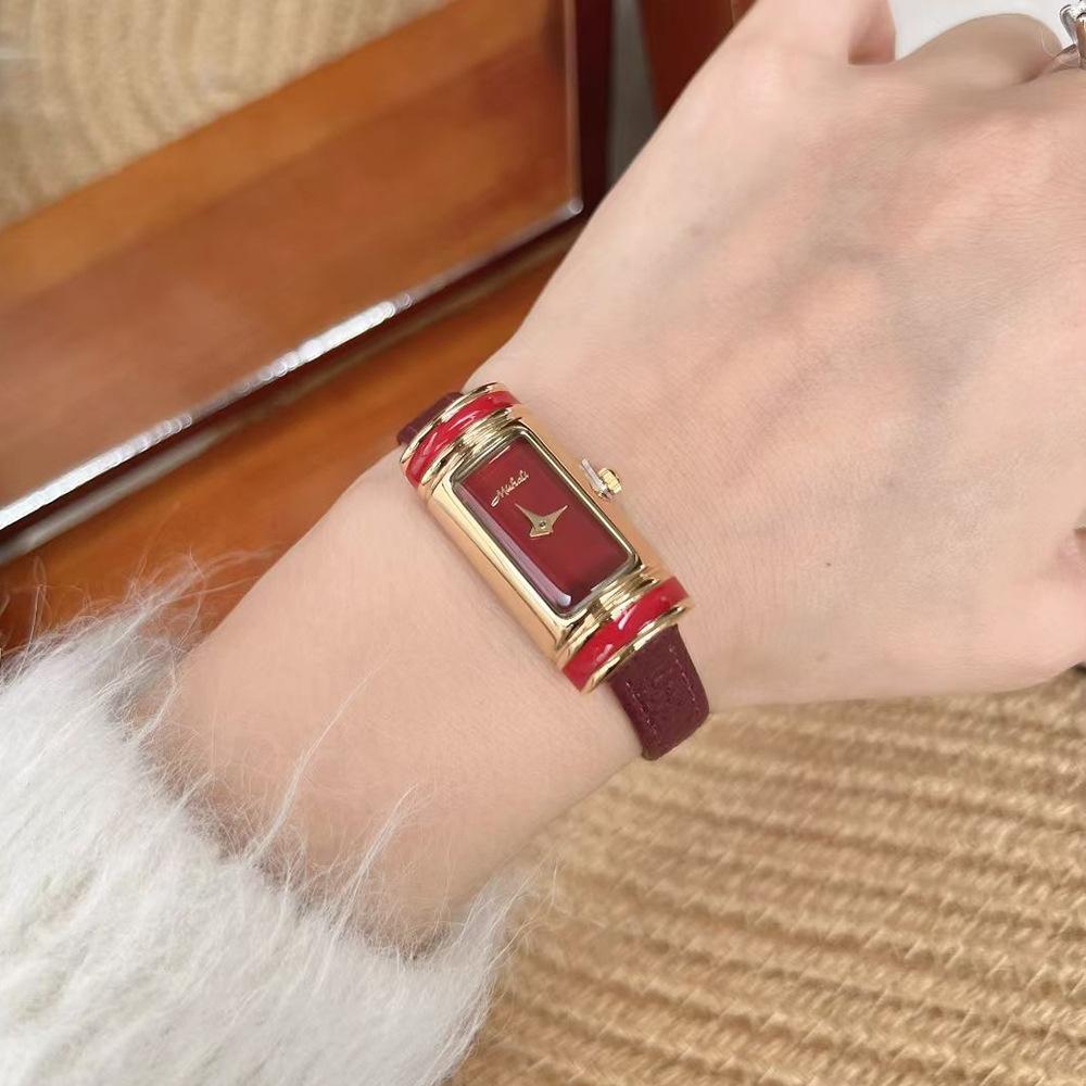 Женские часы Ankola Red Belt Макарон Длинные Овальные Трехмерные Маленькие Золотые Слитки Часы