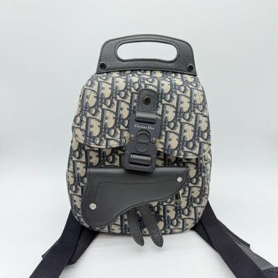 [Б/У] Рюкзак мини из канвы с вышивкой Classic Monogram, серия Saddle - Очень хорошее состояние #3XCLB1