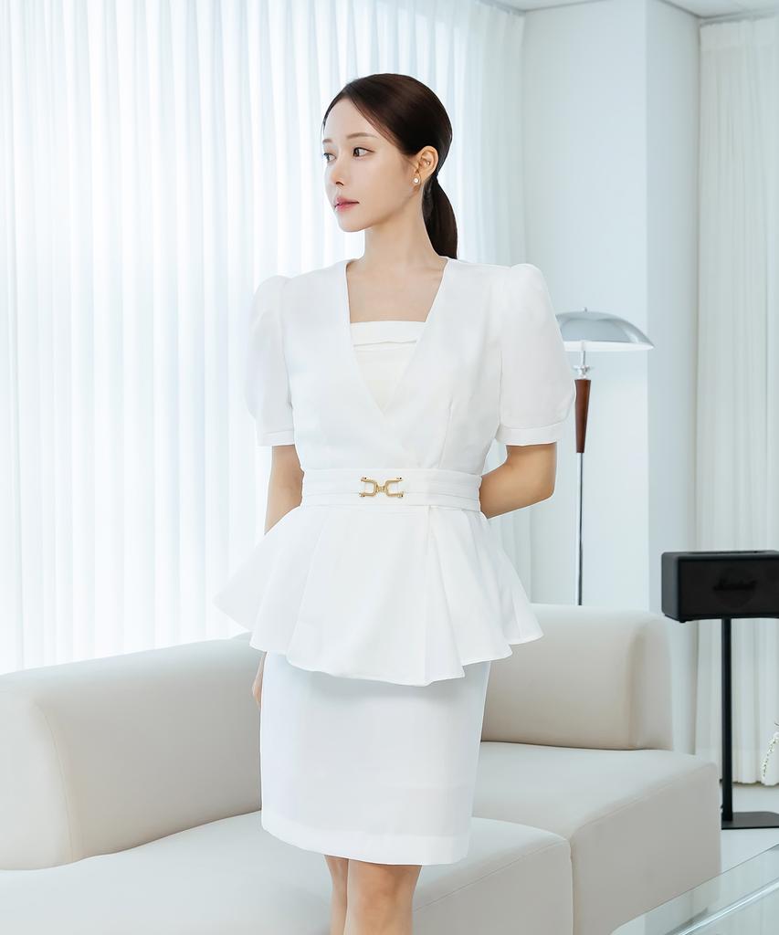 SALON DE SEOUL Peplum Collarless V-Neck Gold Belted Jacket & H-Line Mini Skirt [ White / Black ]