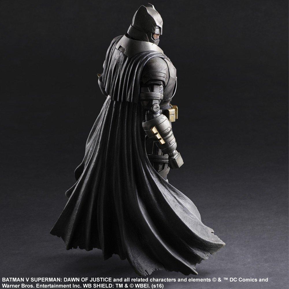 PLAY ARTS Kai Бэтмен против Супермена: Бэтмен в броне из фильма «На заре справедливости», предварительно окрашенная подвижная фигурка