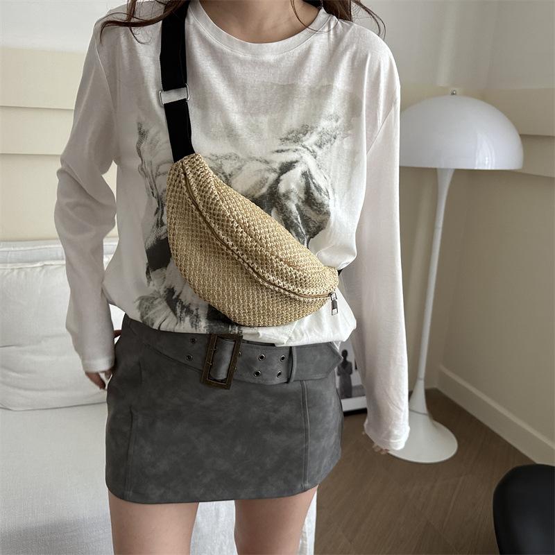 Популярная в этом году персонализированная плетеная новая тенденция 2024 года соломенное плетение мода иностранный стиль одно плечо кроссбоди маленькая сумка на груди для женщин