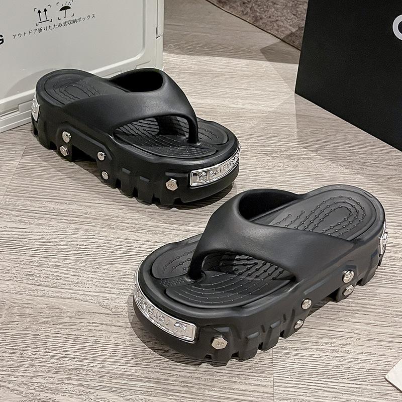 Punk Style Women Clogs 2025 New Arrival Soft EVA Thick Platform Slippers Comfortable Garden Shoes Beach Sandals