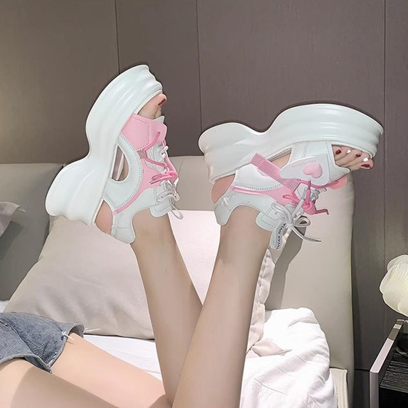 Дышащие женские повседневные туфли с открытым носком, кроссовки с открытым носком и открытой пяткой, кроссовки на танкетке и платформе, белые босоножки на каблуке