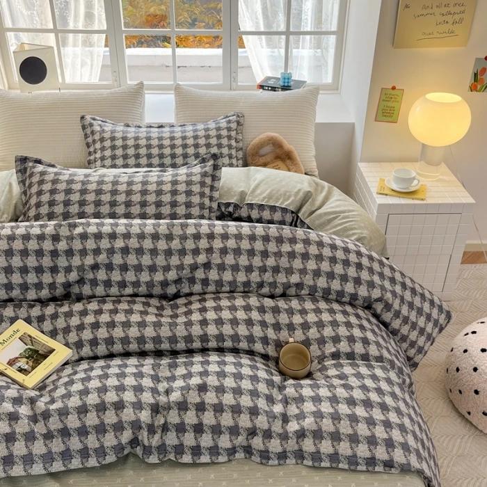 Маленький свежий комплект из четырех предметов из чистого хлопка с потертостями, приятная к коже простыня, пододеяльник из стиранного хлопка, комплект из трех предметов для общежития