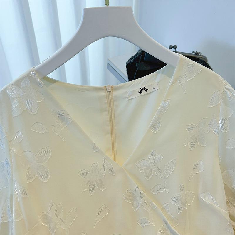 A Plus-size Women's Dress with Jacquard DesignV-neck Tie and Cinched Waist A New Summer Style