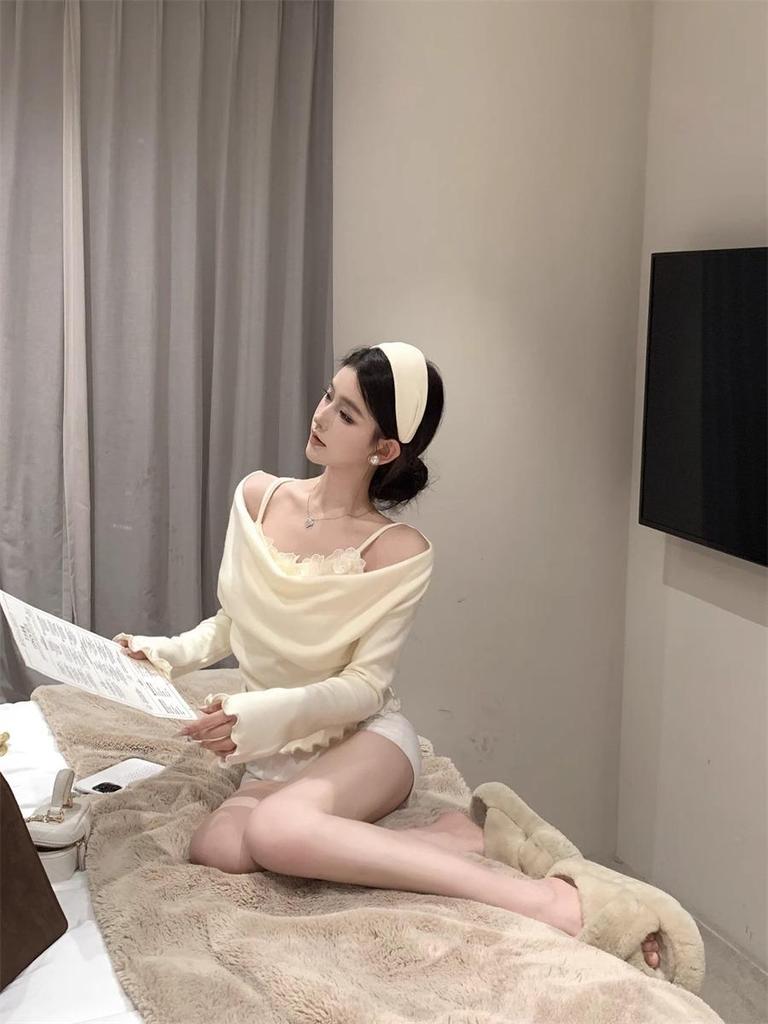 2025 Women's Patchwork Cowl Neck Off-Shoulder Long Sleeve T-Shirt with 3D Floral Design