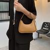 Fashionable Medium-sized Crossbody Bag With Magnetic Closure For Everyday Use