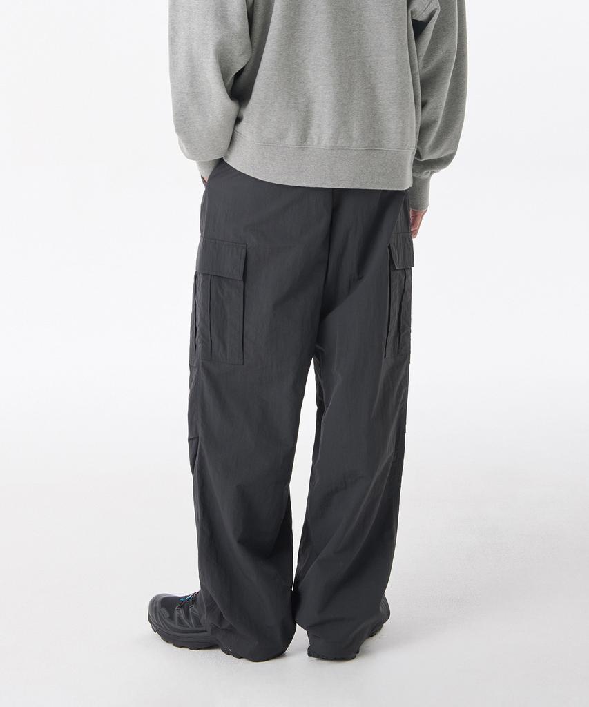 MUSINSA STANDARD Nylon One-Tuck Parachute Cargo Pants [Dark Grey]