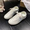 Маленькие белые туфли из искусственной кожи женские туфли-одинарки лето и осень 2025 круглый носок шнуровка плоская подошва студенческие повседневные туфли для моральной подготовки женские