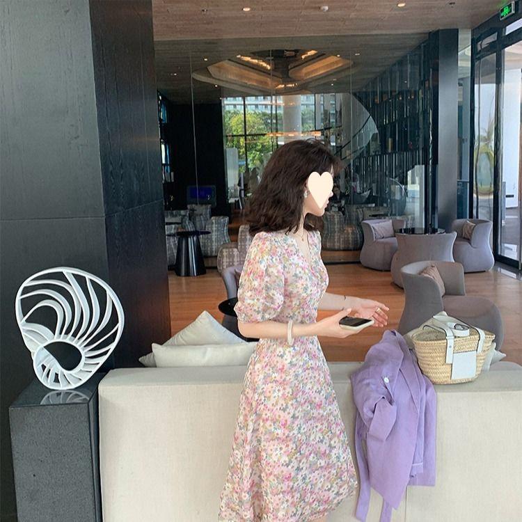 Летнее корейское платье средней длины из шифона с V-образным вырезом и цветочным принтом 2025 года для студенток