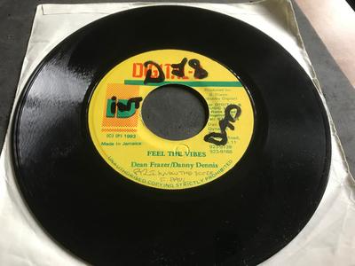 7-дюймовая пластинка DEAN FRASER / DANNY DENNIS - Feel the Vibes NONE Digital-B 1993 Ямайка Регги, Ска и Даб Б/У