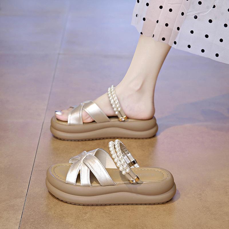 Женские шлепанцы на платформе-маффине, новинка лета 2025, фея, высокая подошва, жемчуг, два способа носки, пляжные, сланцы на одном ремешке, крутые