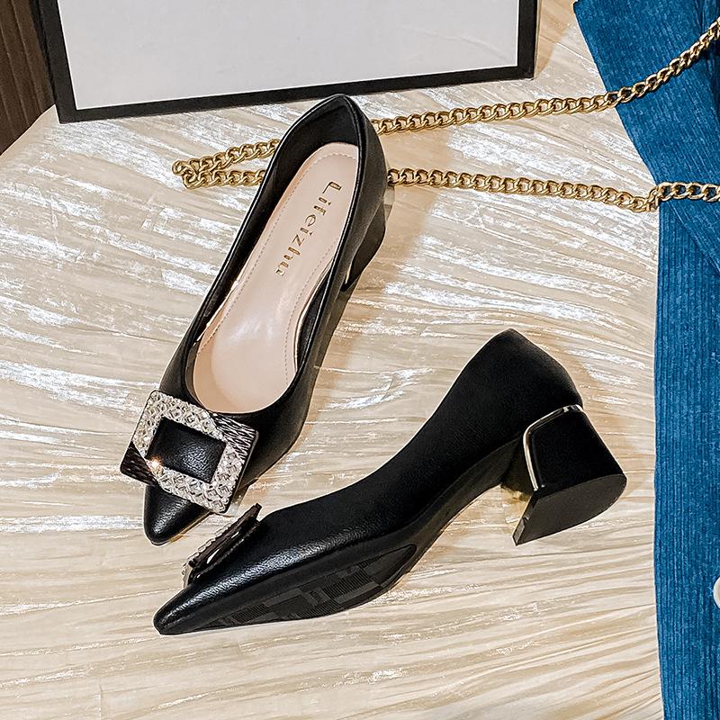 Новые туфли для женщин, кожаные туфли-лодочки, новые повседневные туфли на высоком каблуке с квадратной пряжкой из стразов от OL, туфли для девочек с острым носком