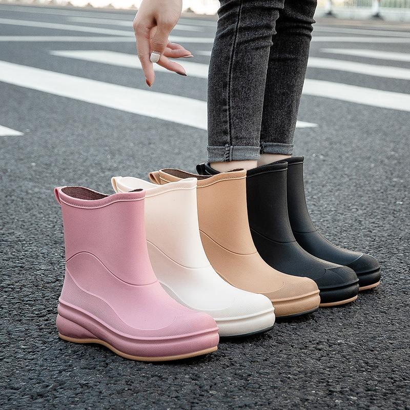 Outdoor Rain Shoes Fashionable Adult Waterproof Shoes Warm Short Rain Boots Women's Velvet Thick-soled Non-slip Versatile Rubber Shoes