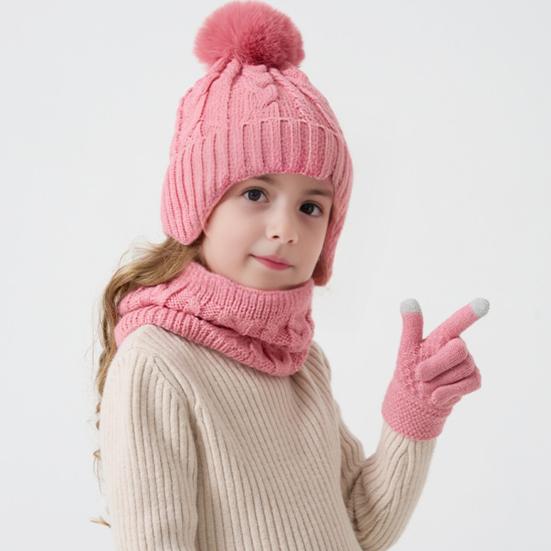 Набор из 3 предметов: детская шапка, шарф, перчатки. Цветная шапка с текстурой «косичка», утолщенная плюшевая подкладка, гетра для шеи, вязаные перчатки.