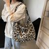 Winter Large Capacity Tote Bag Women's Bag Popular New Leopard Print Plush Bag Fashion Casual One-shoulder Plush Underarm Bag