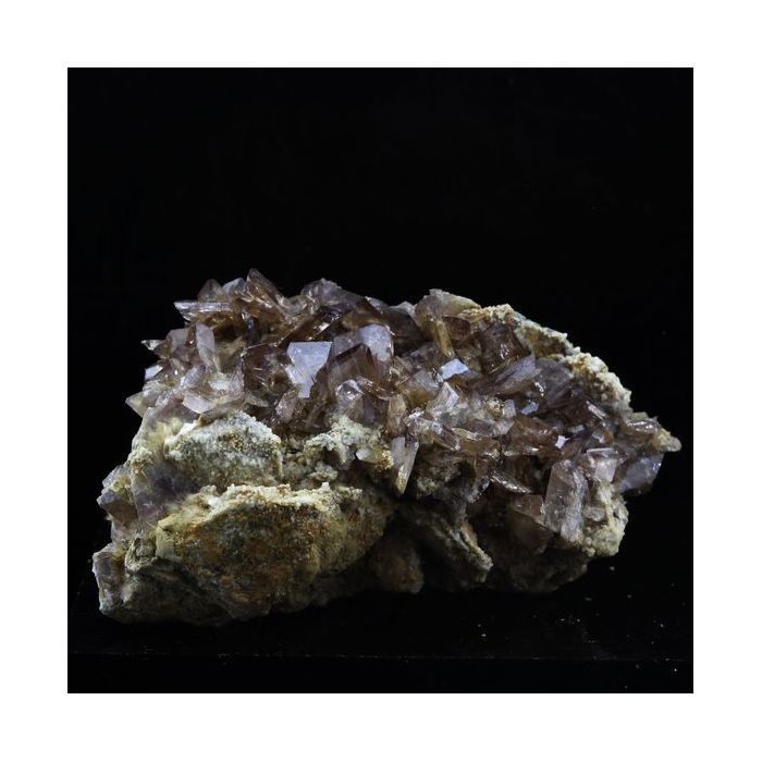 Pierres et Minéraux. Axinite. 136.5 ct. La Balme d'Auris, Bourg d'Oisans, Isère, France..