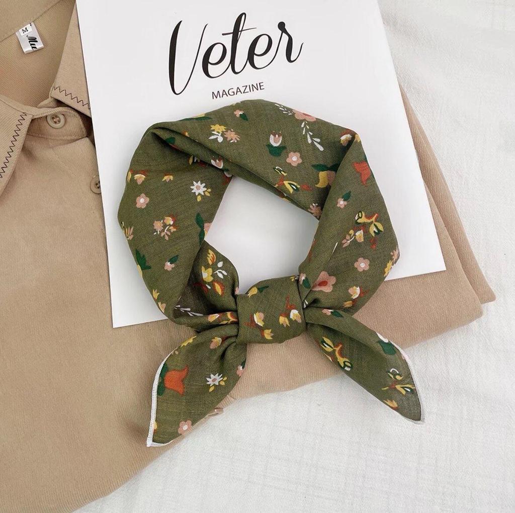 Retro Green Floral Small Silk Scarf - Korean Style Women's Versatile Autumn/Spring Accessory, Thin Square for Neck or Headband