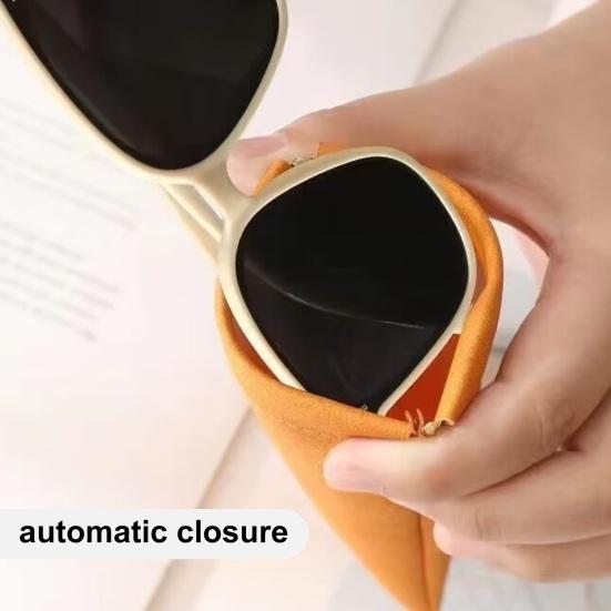 2 шт. Чехол для солнцезащитных очков Мягкий автоматически закрывающийся стильный чехол из искусственной кожи с подкладкой против царапин Компактная сумка для очков Мешок для чистки экрана из микрофибры