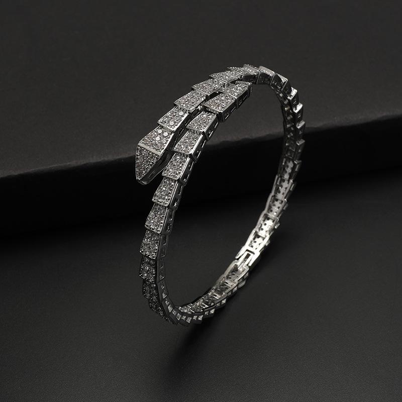 Европейский и американский роскошный браслет в виде змеи с бриллиантами: Открытые, модные, не выцветающие, простые, но элегантные украшения.