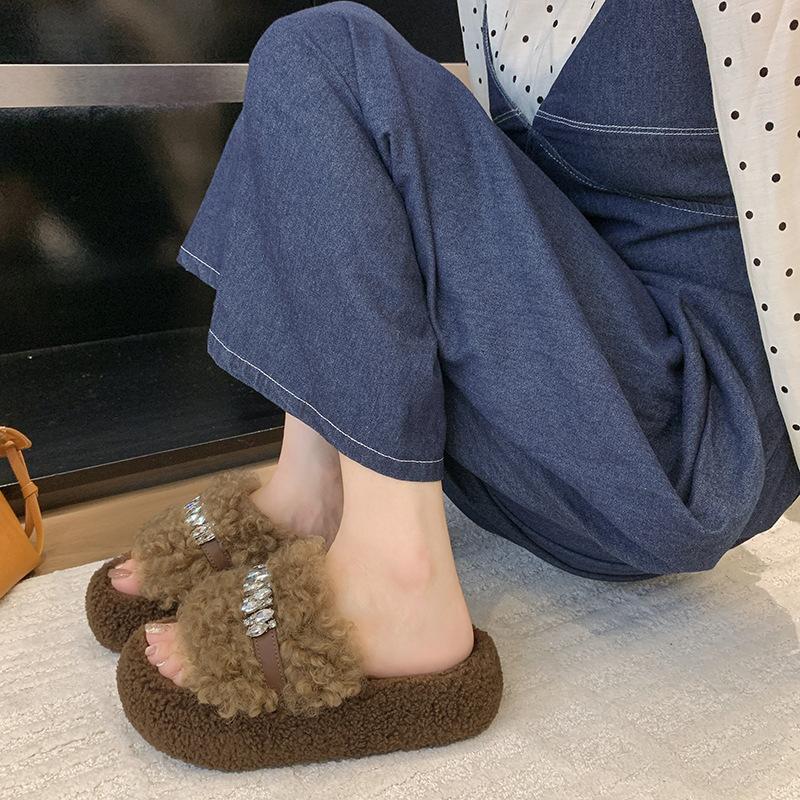 Женские тапочки из овечьей шерсти со стразами, новинка осени и зимы 2025 года, модные, универсальные, на толстой подошве-маффине, для ношения на улице, однослойные хлопковые мопы