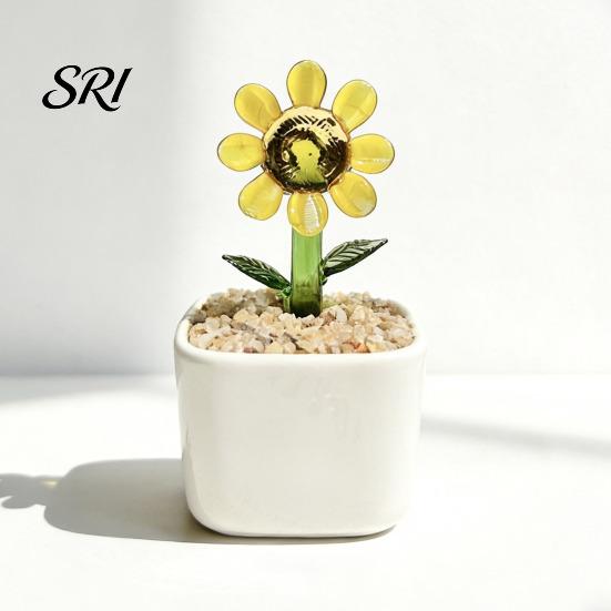 Small Desktop Ornament Mini Glass Planter Ornaments Exquisite Craftsmanship Bright Colorful Handmade Office Desk Decoration Texture for Bedroom Living