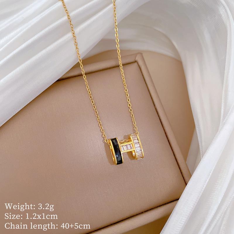 Подвеска-месяц из титановой стали: Элегантный дизайн микро-паве с полным бриллиантовым покрытием, сверкающий и стильный для женщин.