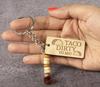 Inkdotpot Забавный брелок Taco Dirty To Me Брелок с гравировкой из дерева Забавный взрослый Забавная новинка