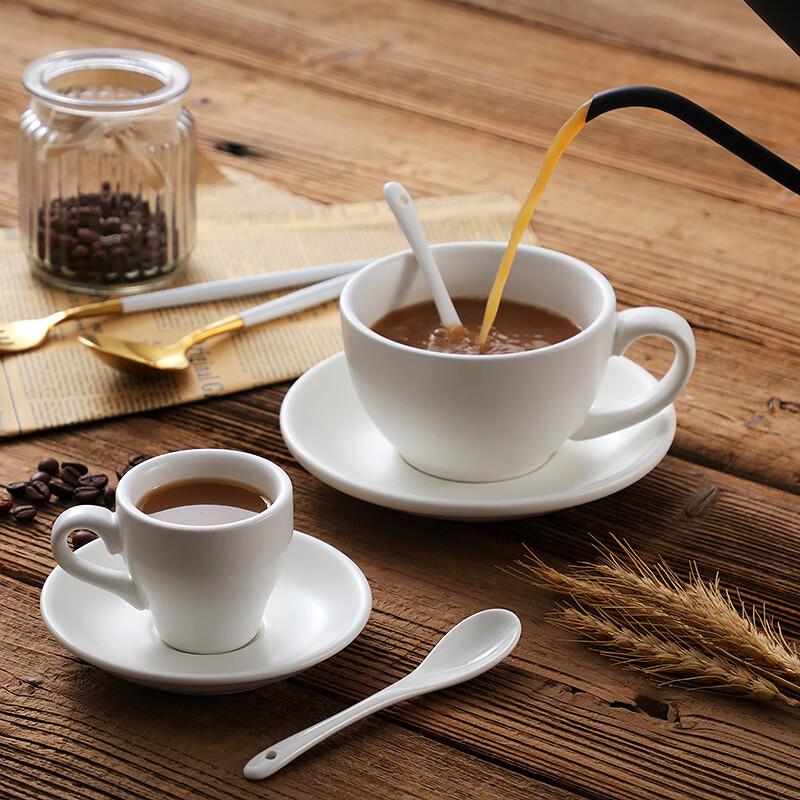 Набор из матовой керамической чашки для эспрессо и блюдца