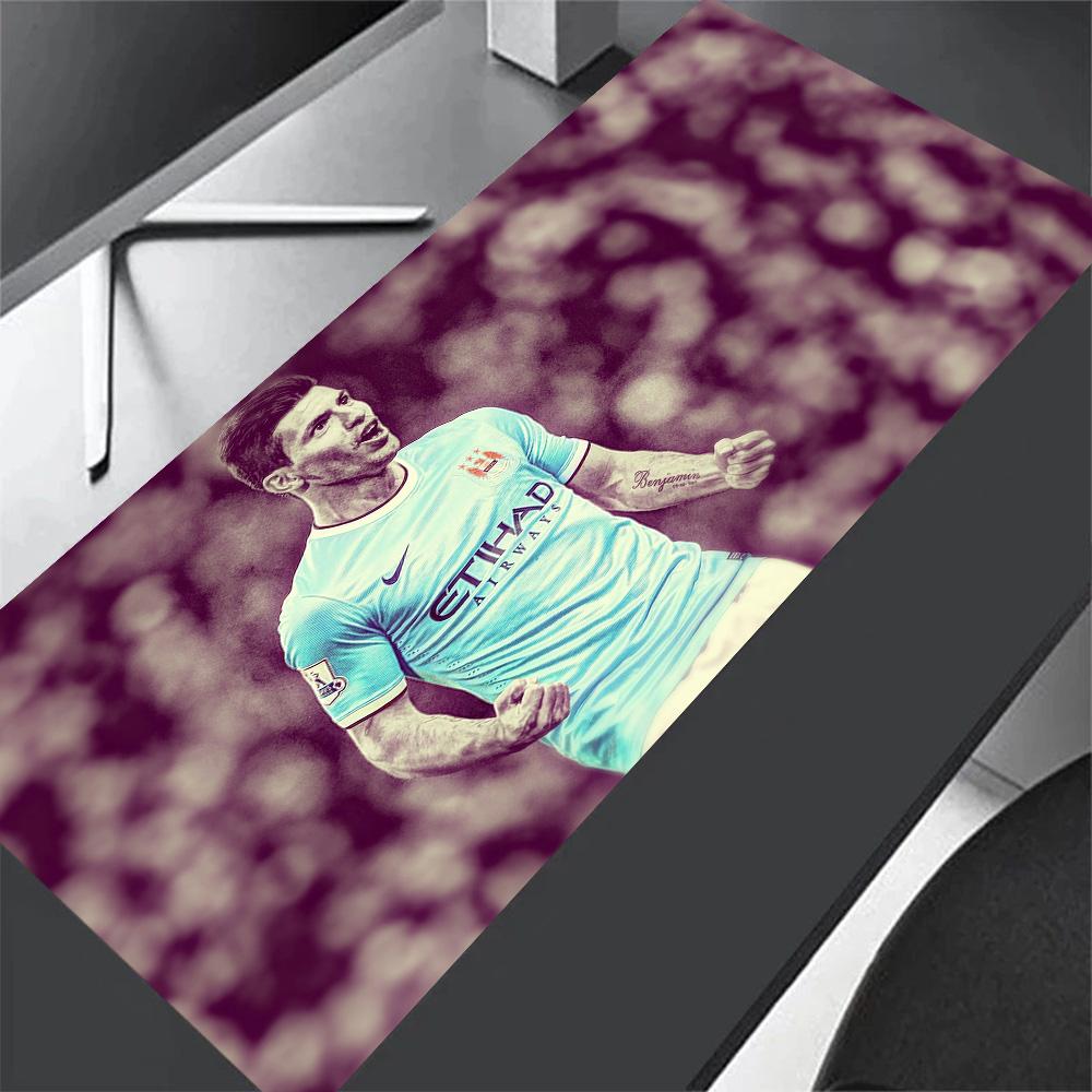 Man Manchester City Jersey Celebrating. Gaming Mouse Pad Desk Mouse Pad HD Print Desk Pad Non-Slip Rubber Base Office Desk Accessory