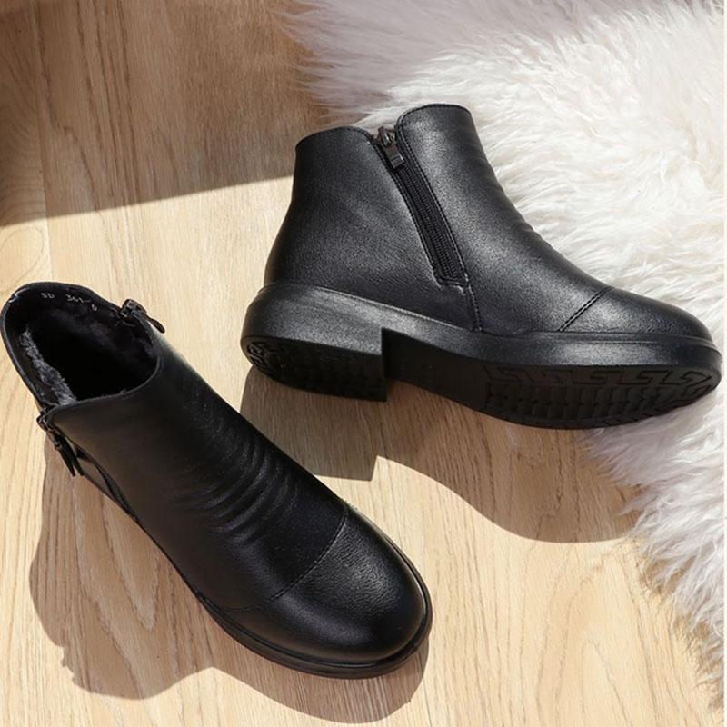 Кожаные сапоги. Женские осенние и зимние короткие сапоги на плоской подошве. Теплые плюшевые противоскользящие женские сапоги.