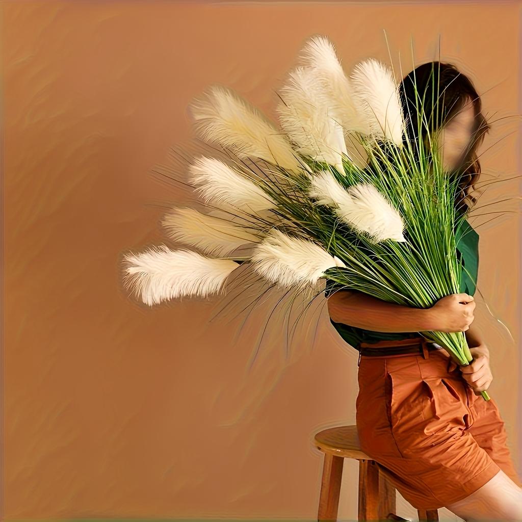 1 Bundle of Artificial Pampas Grass, Lifelike Outdoor Reeds and Green Shrubs, Very Suitable for Home, Office, Porch and Garden Decoration.