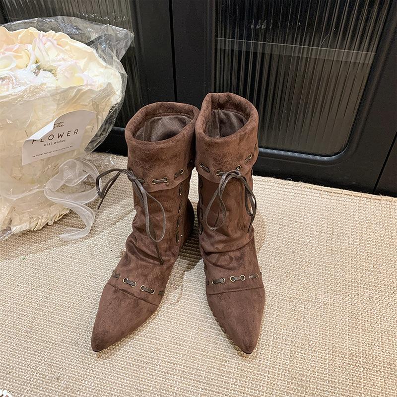 Складные остроносые короткие сапоги женские на плоской подошве с ремешками 2025 лето и осень новинка ретро ниша Майяр западные сапоги с ворсом