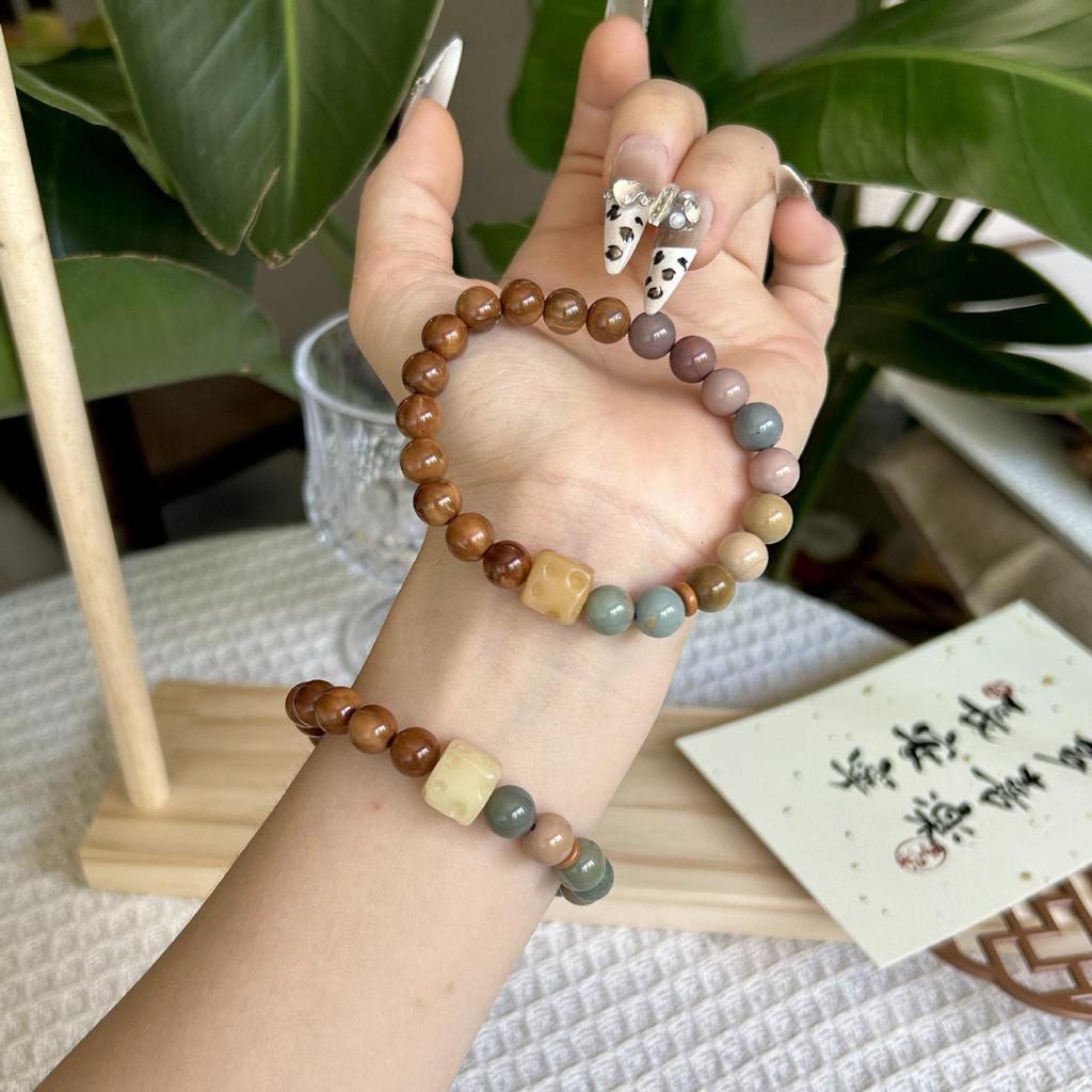 Браслет ручной работы из натуральных бусин - Ретро литературный стиль.