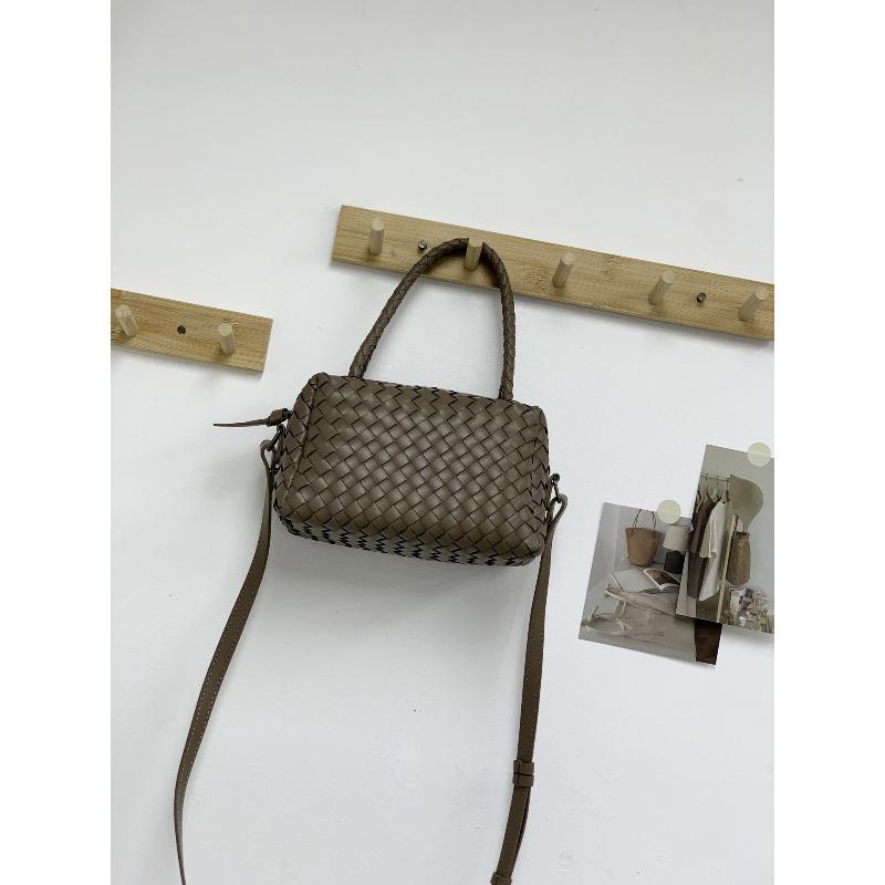 Новая плетеная сумка для женщин, нишевая, высокого класса, винно-красная, ручная, на одно плечо, маленькая квадратная сумка-подушка для камеры