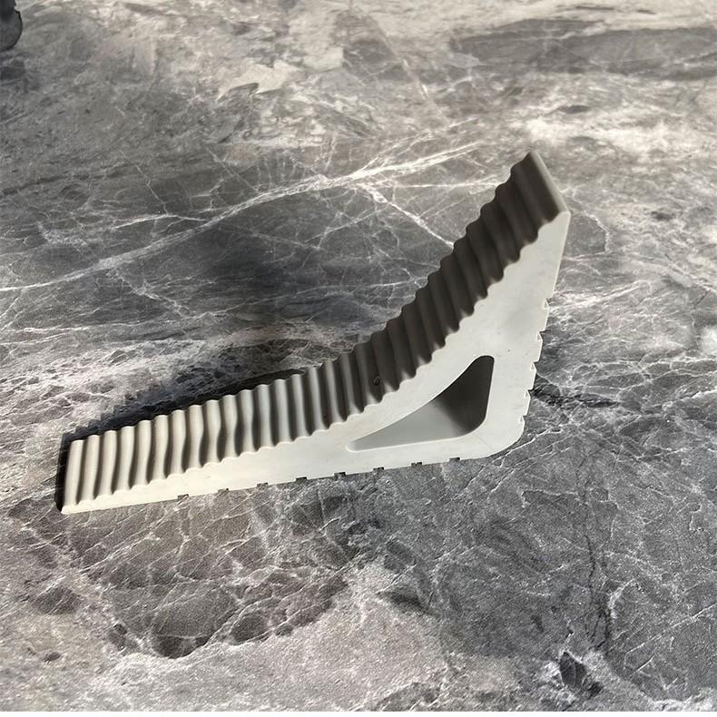 Safety Triangle Door Stopper – Heavy‑Duty Non‑Slip Rubber Wedge with Protective Edge for Home & Office Doors