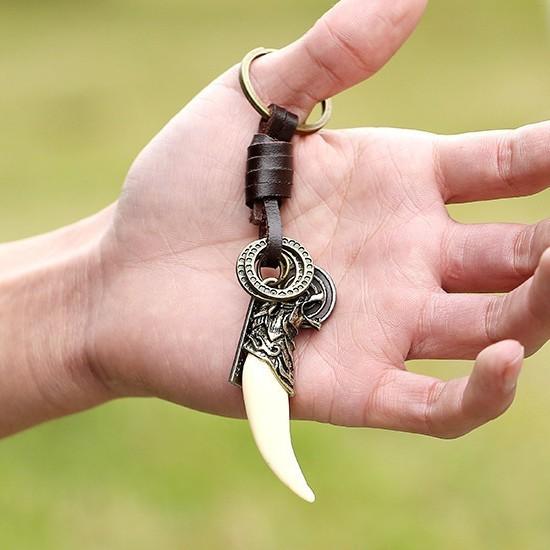Ретро Плетеная Смола Клык Собаки Кожаный Брелок Пряжка для Сумки Панк Мужской Кожаный Брелок.
