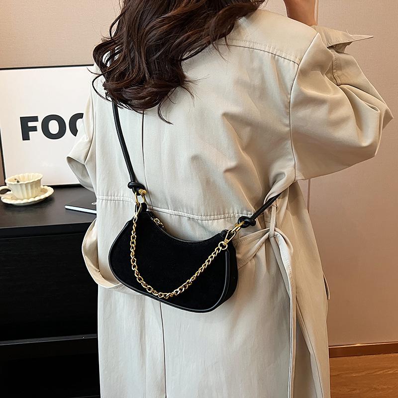 Textured Matte Small Bag Women's 2025 Winter New Niche Popular Messenger Bag Fashionable Versatile Shoulder Armpit Bag