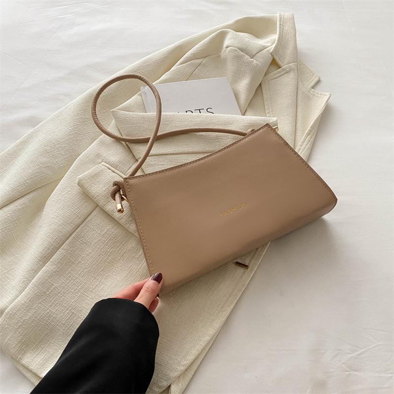 Модная повседневная маленькая квадратная сумка через плечо для женщин, нишевый дизайн, летняя новая тенденция 2024 года, простая сумка через плечо для женщин