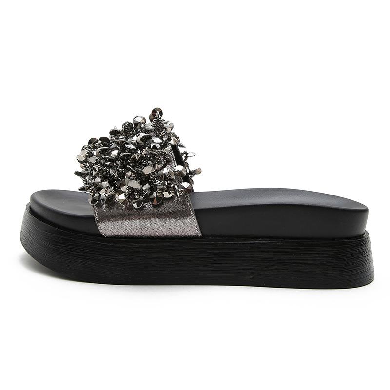 2025 источник поставки маффин толстая подошва интернет-знаменитость крутые тапочки женская обувь 2025 новые тапочки маленького размера