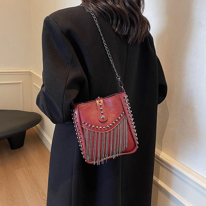 Мини сумки кроссбоди в панк-стиле Женские заклепки и кисточки Ретро сумки Маленькие сумки-мессенджеры Модные винтажные пакеты CLE